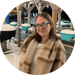 Anna Pakman